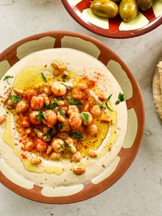 Overhead view of hummus b'tahini