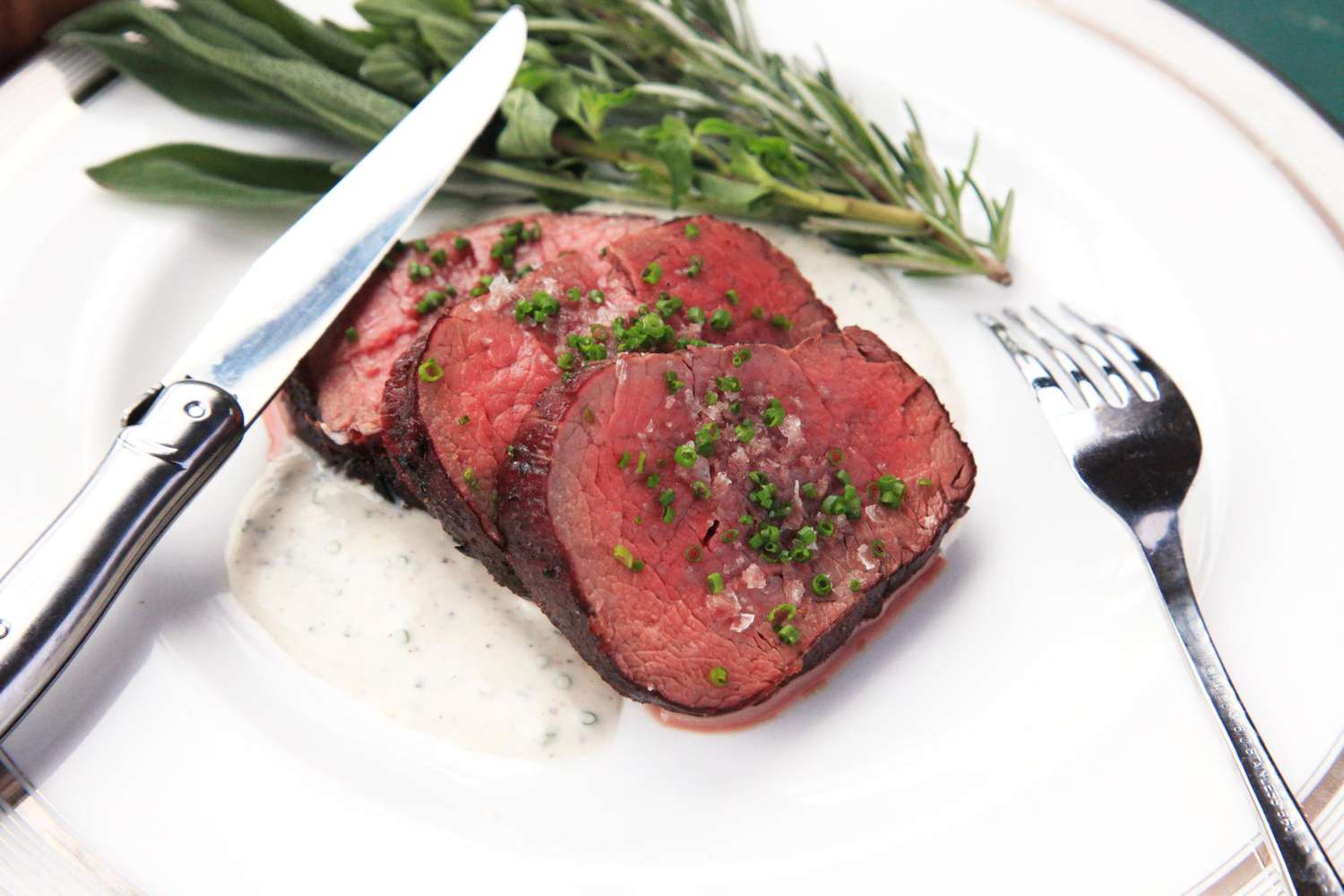 Slices of beef tenderloin served with horseradish cream sauce and garnished with finely cut chives