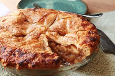 Apple pie with a smooth, gooey filling. 