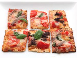 20130315-matzoh-pizza-2.jpg