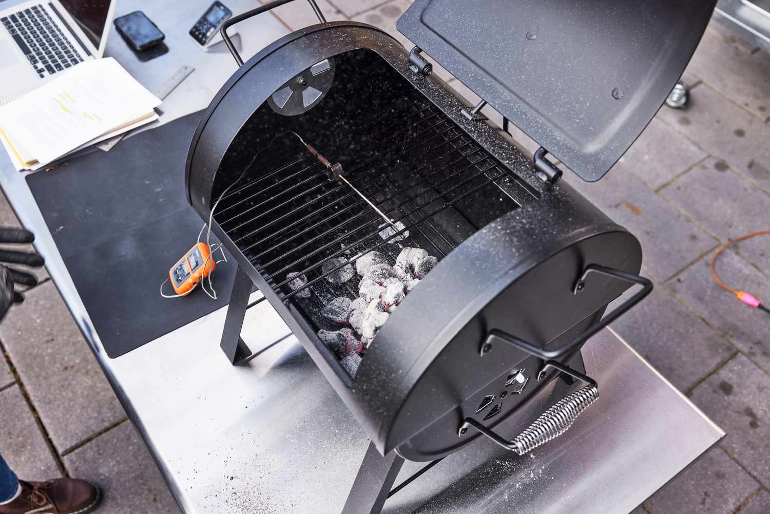 Dyna-Glo Signature Series Portable Tabletop Charcoal Grill 
