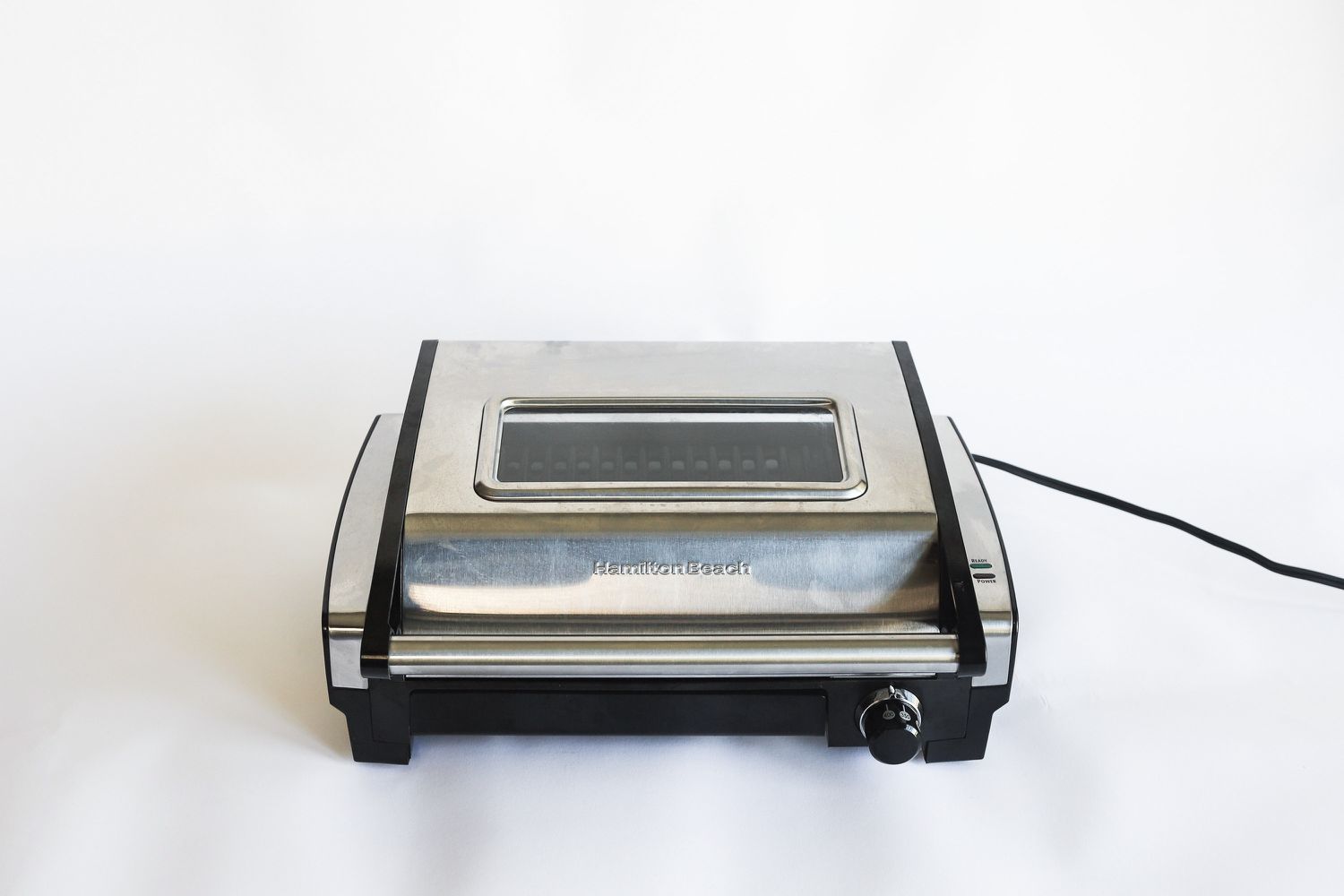 The Hamilton Beach grill with lid closed