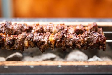 20190618-grilled-arrosticini-lamb-skewers-vicky-wasik-4