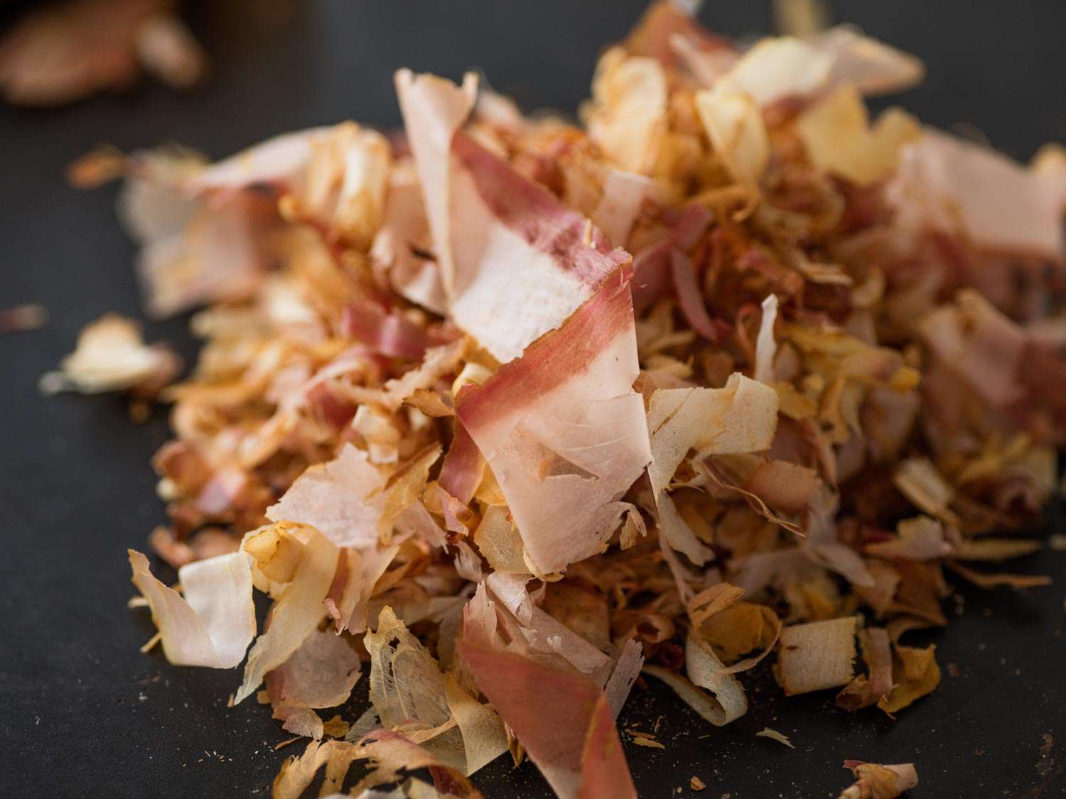 A combination of dried bonito, dried mackerel, and dried scad.