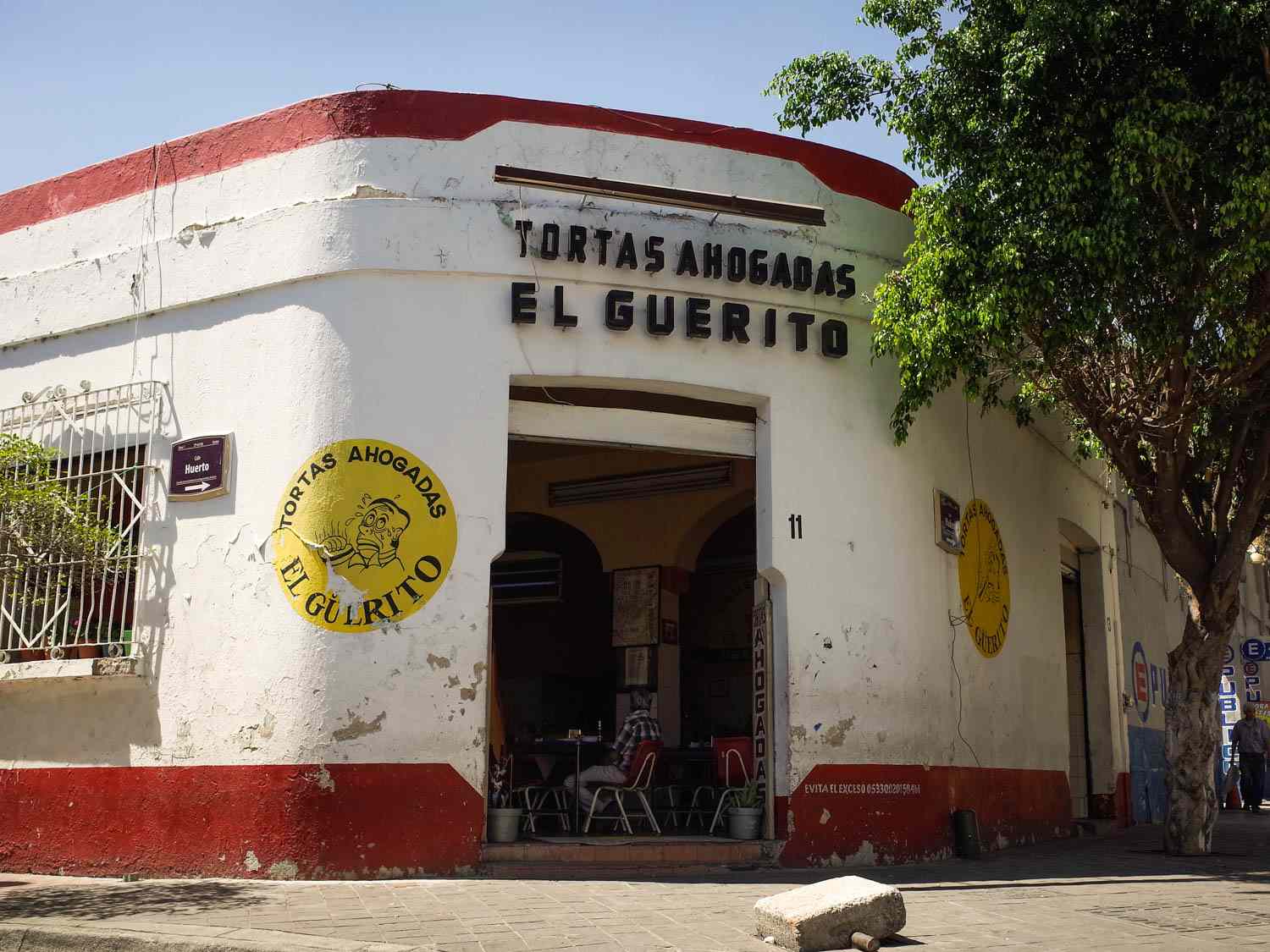 20150403-torta-ahogada-guerito-exterior-tovin-lapan.jpg