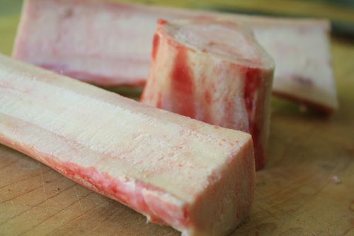 Uncooked cross-cut marrow bones.