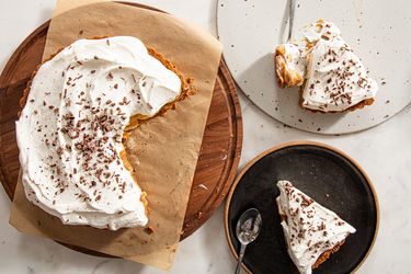 Banoffee pie with two slices on plates.