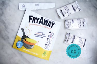 A bag of FryAway with three packets of FryAway beside it.