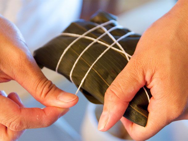 Securing the joong with kitchen twine. 