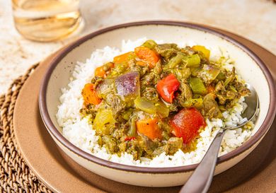 A bowl of Nigerian beef curry served over white rice