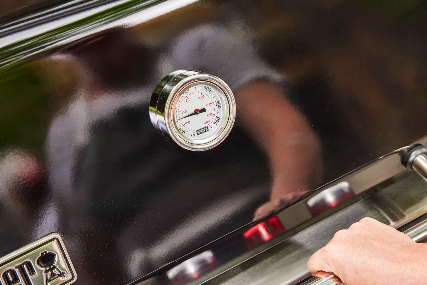 The temperature gauge on the Weber Genesis E-335 Gas Grill