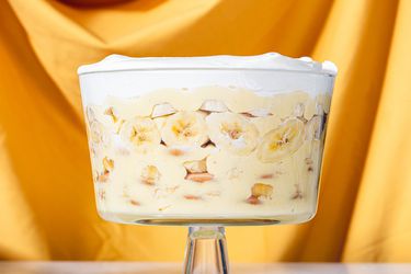 Side view of banana pudding 