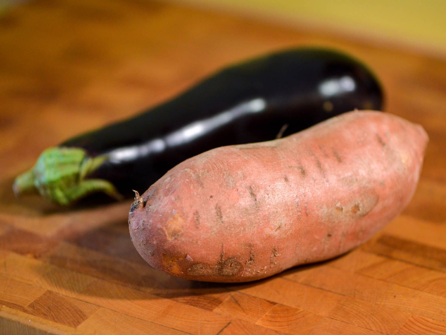 A whole sweet potato and an eggplant.