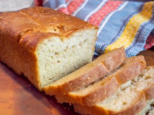 20200330-basic-white-breadloaf-daniel-gritzer-10-1-2