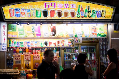 A Singapore hawker stall selling drinks.