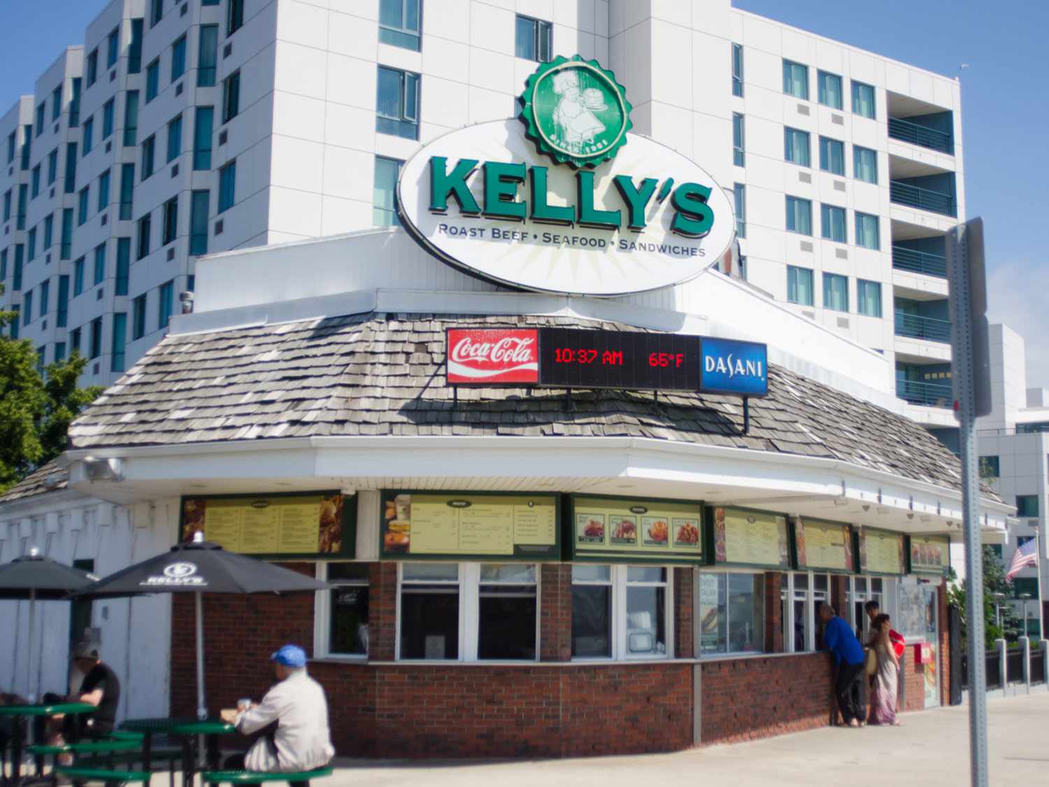 20150624-boston-lobster-rolls-kellys-exterior-max-falkowitz.jpg