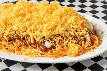 Side view of layers of cincinnati chili
