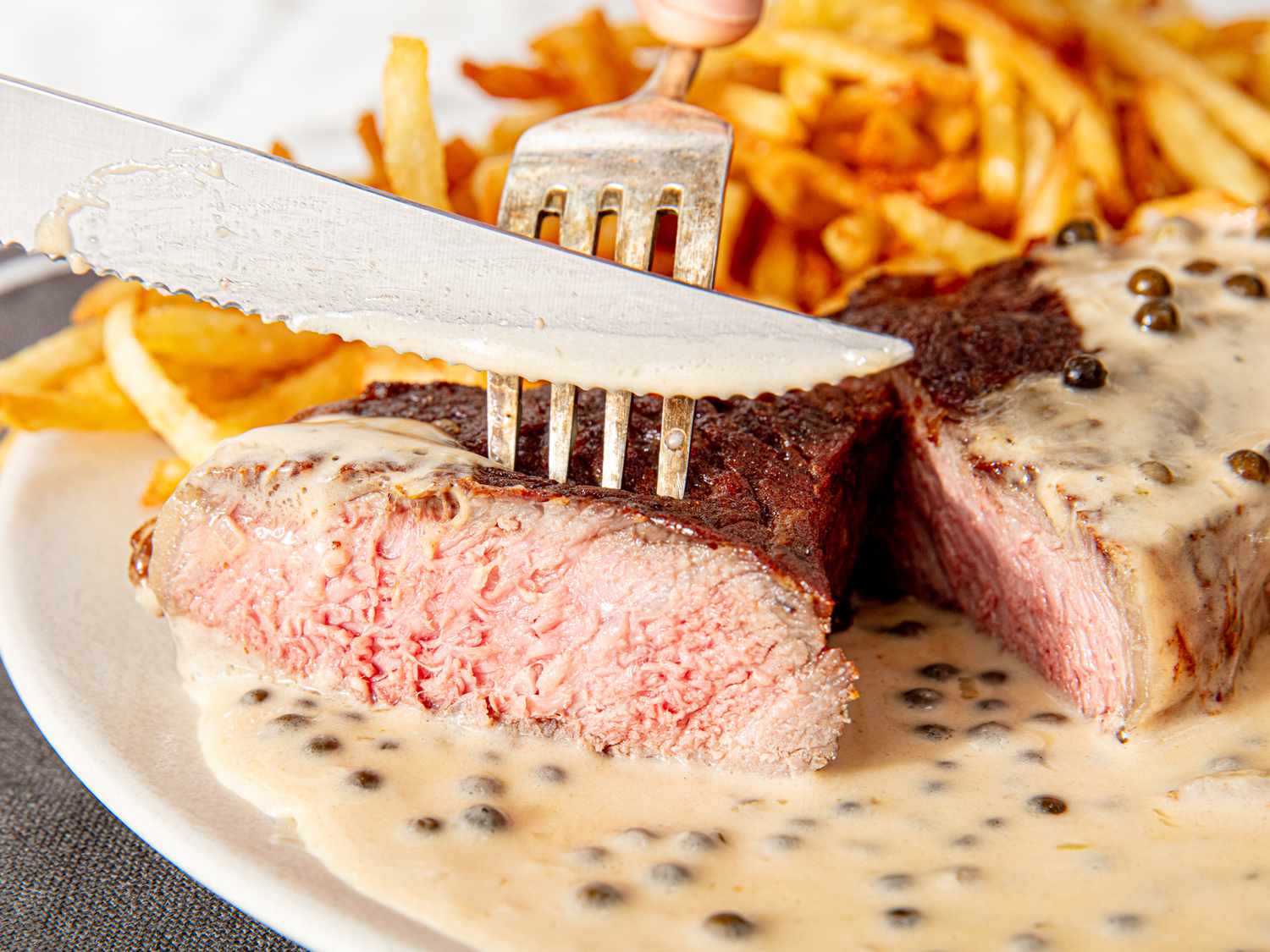 Side view of steak frites