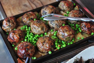 A tray of meatballs