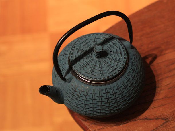 010311-185594-tea-tetsubin.jpg