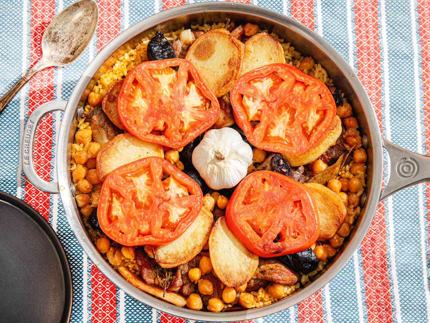 Overhead view of Arroz al horno.