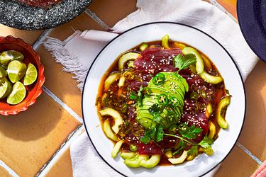 Overhead view of Sashimi de Atun