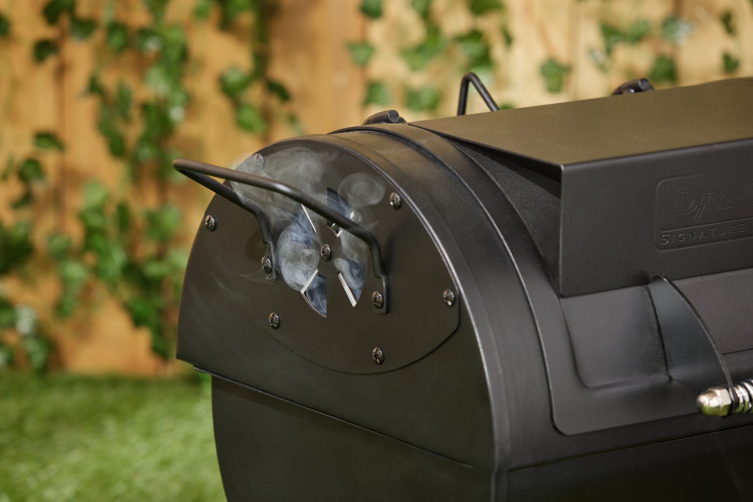 Dyna-Glo Signature Series Portable Tabletop Charcoal Grill 