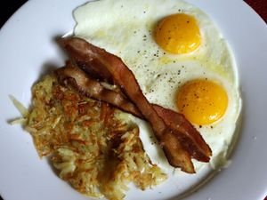 20111130-127355-dinner-tonight-alton-browns-man-breakfast-hashbrowns.jpg