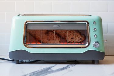 Dash Clear View Toaster