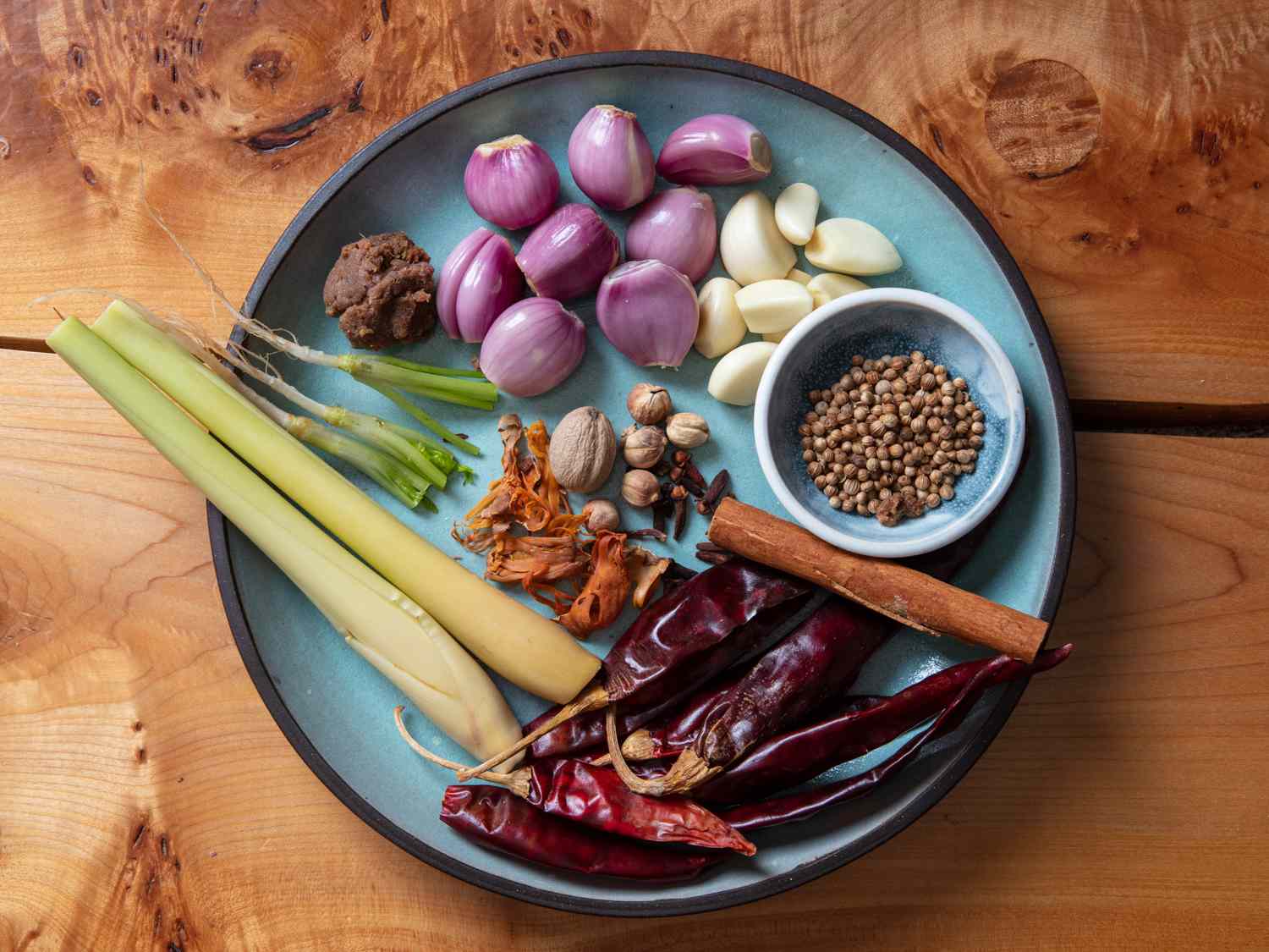 ingredients for massaman curry paste