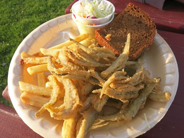 20140513-292631-guide-midwestern-fish-fry-port-washington-smelt-plate.jpg
