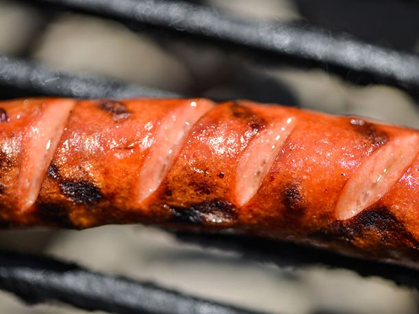 20140508-292404-how-to-grill-hot-dogs-direct-heat-slashed.jpg