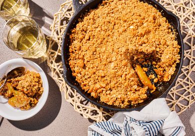 Overhead view of apple crisp