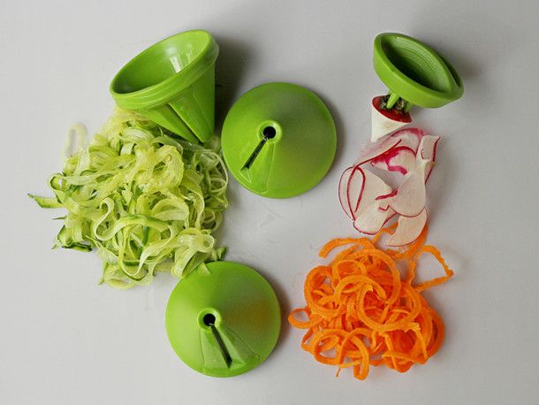 2014-gadgets-mastrad-spiral-veggie-slicer.JPG