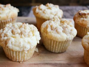 20140508-one-bowl-baking-cheesecake-streusel-muffins-edit.jpg