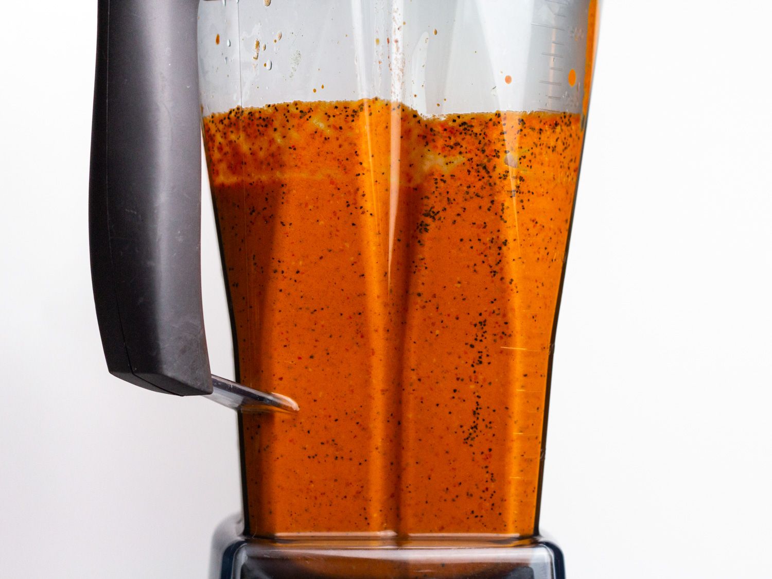 20210129-fermented-hot-sauce-charred-fresno-tamari-garlic-step7-Blending-Garlic-Oil-tim-chin-2