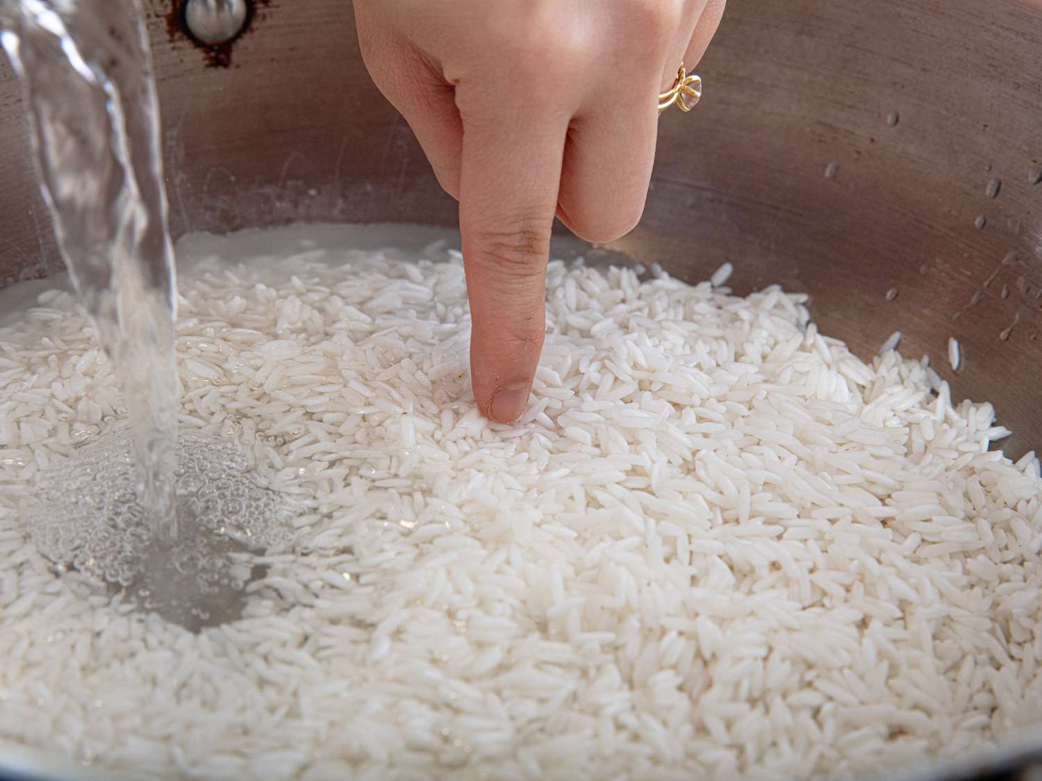 Side view of knuckle rice