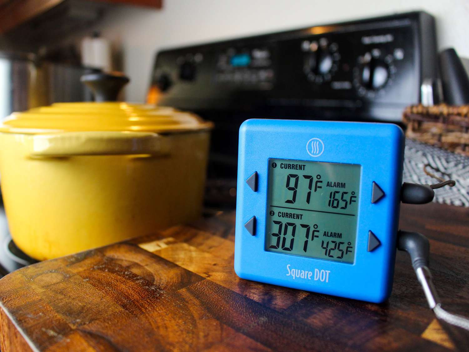 thermoworks square dot showing two temperatures