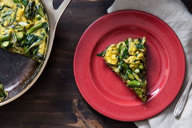 20160505-frittata-ramps-asparagus-fennel-vicky-wasik--10.jpg