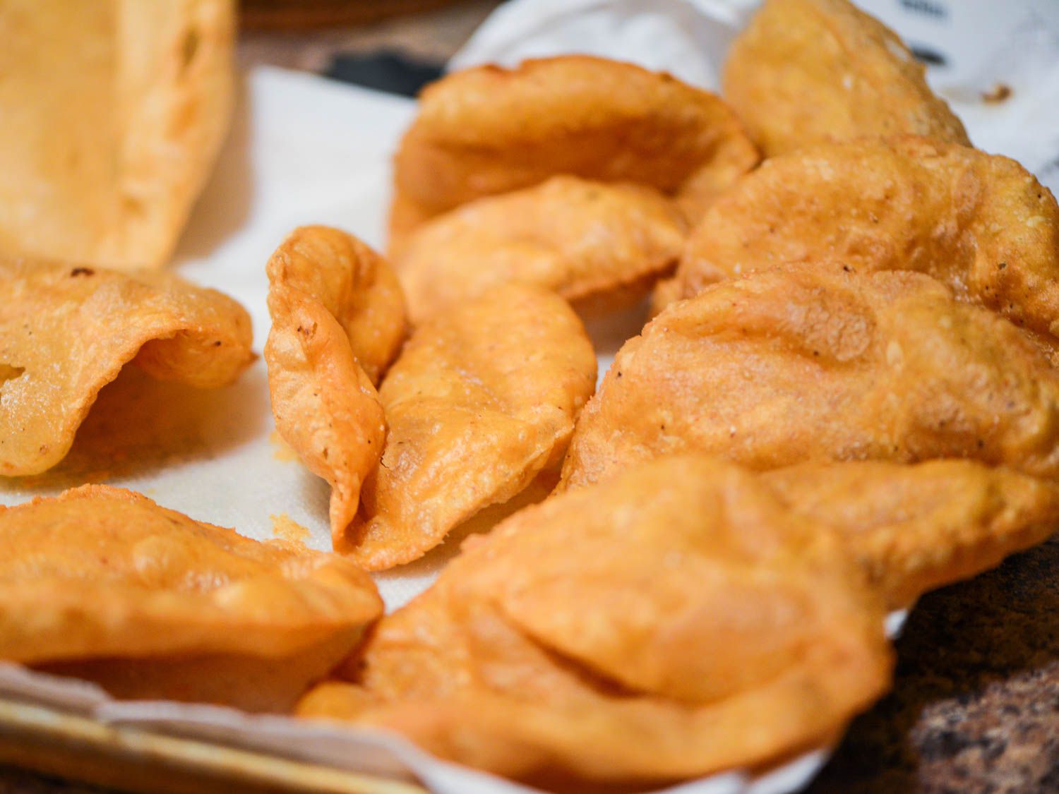 A tray of freshly deep-fried masa tortillas