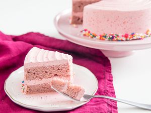 20190226-freeze-dried-fruit-buttercream-strawberry-vicky-wasik-10