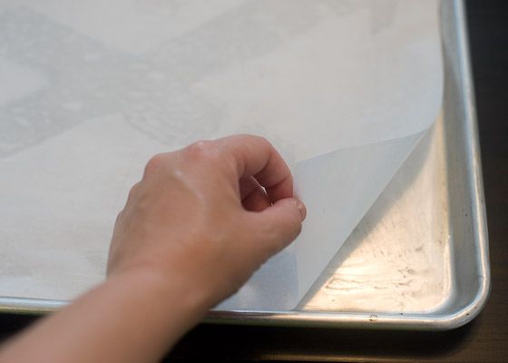 lining parchment of sheet cake pan