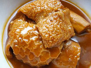 A bowl of tripe stew. 