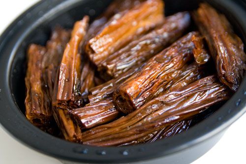 Soy sauce-braised tofu skins.