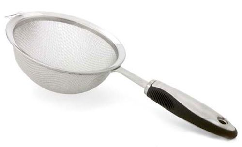 20100426-essential-kitchen-hand-strainer.jpg