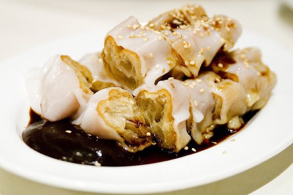 Zhaliang (fried, noodle-wrapped crullers)