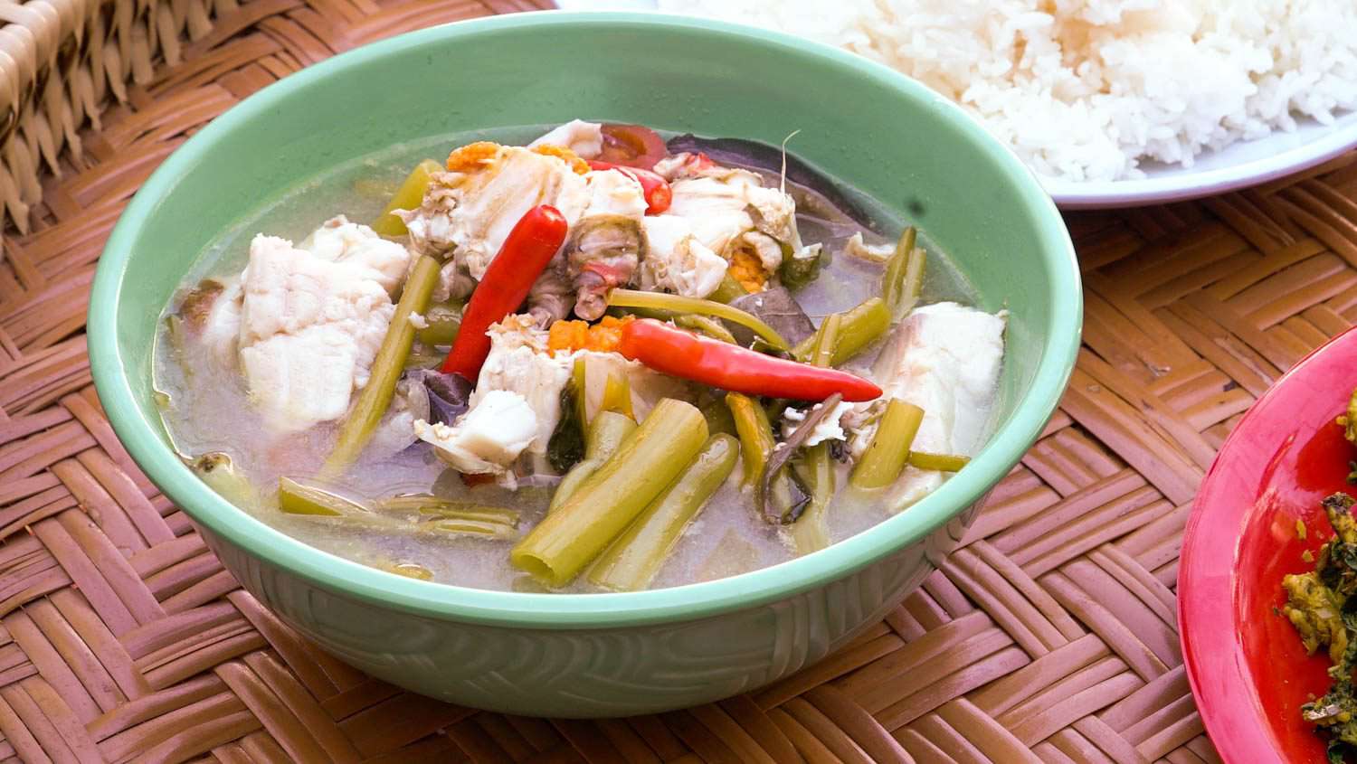 Somlor machew srai (Cambodian fish and crab soup with water spinach).