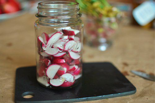 2011102-173352-sliced-radishes-in-jar.jpg