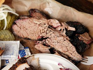 20120826-franklins-barbecue-austin-texas-08.jpg