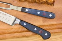 The brand logo on the handles of the Wüsthof Classic Carving Set